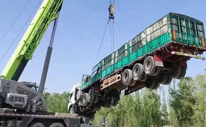双峰道路脱困救援案例